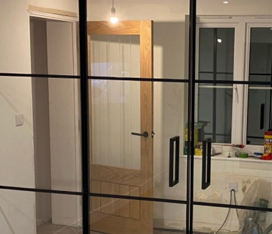 Example of a glass partition in a room #1